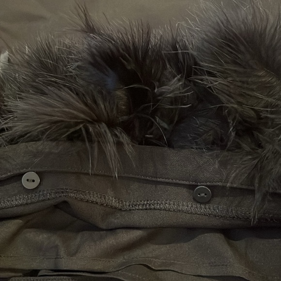 Express Black Mini with Feather Trim Size 10 NWT - Picture 5 of 11